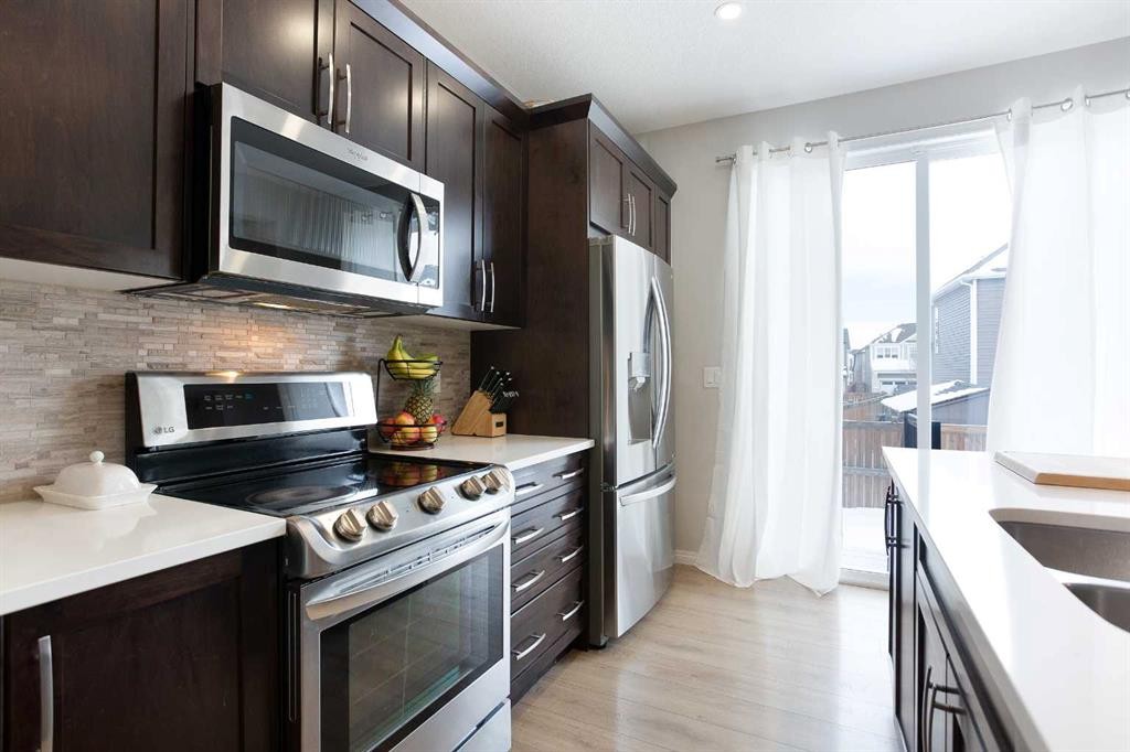 2 Osborne Common Sw, Airdrie, AB - Indoor Photo Showing Kitchen With Upgraded Kitchen