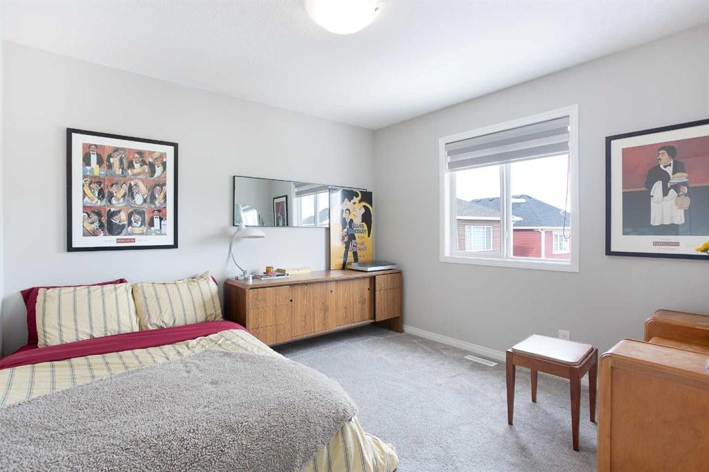 2 Osborne Common Sw, Airdrie, AB - Indoor Photo Showing Bedroom