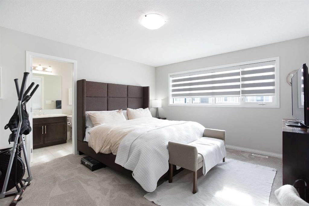 2 Osborne Common Sw, Airdrie, AB - Indoor Photo Showing Bedroom