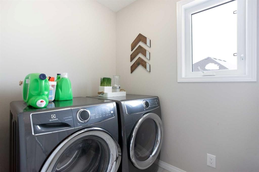 2 Osborne Common Sw, Airdrie, AB - Indoor Photo Showing Laundry Room