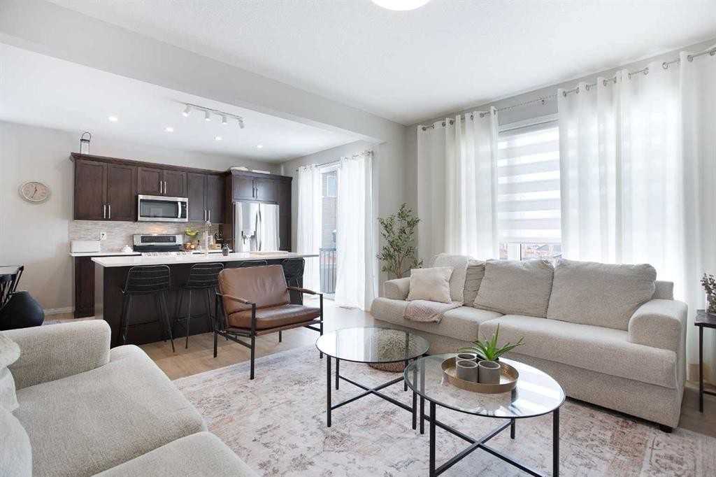 2 Osborne Common Sw, Airdrie, AB - Indoor Photo Showing Living Room