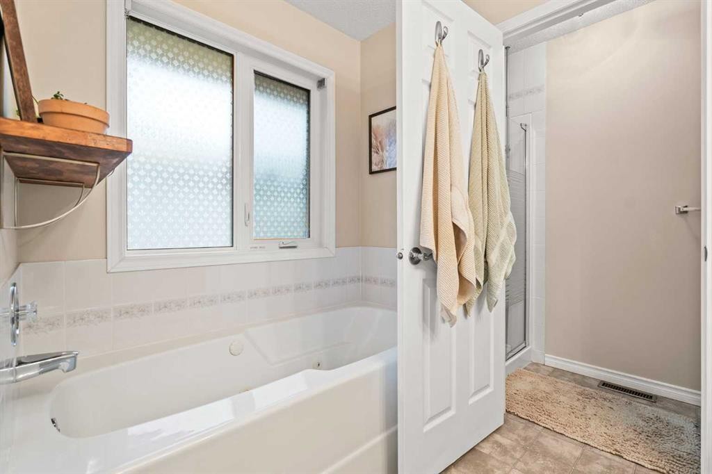 43 Sunset Crescent, Okotoks, AB