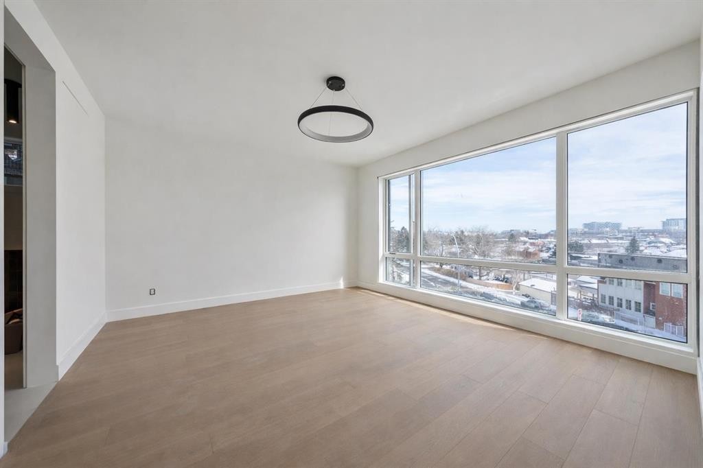 710 Bridge Crescent Ne, Calgary, AB - Indoor Photo Showing Other Room