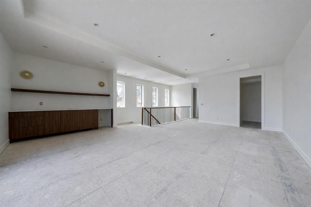 710 Bridge Crescent Ne, Calgary, AB - Indoor Photo Showing Other Room