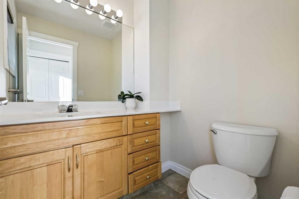 392 Killarney Glen Court Sw, Calgary, AB - Indoor Photo Showing Bathroom