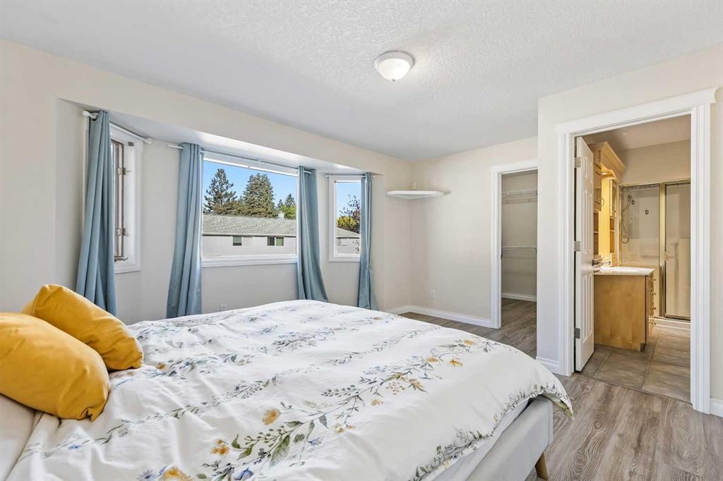 392 Killarney Glen Court Sw, Calgary, AB - Indoor Photo Showing Bedroom
