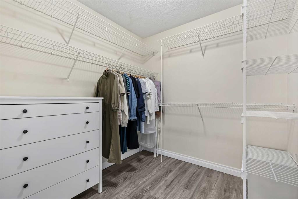 392 Killarney Glen Court Sw, Calgary, AB - Indoor With Storage