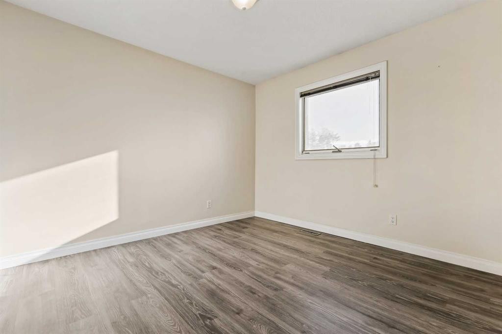 392 Killarney Glen Court Sw, Calgary, AB - Indoor Photo Showing Other Room