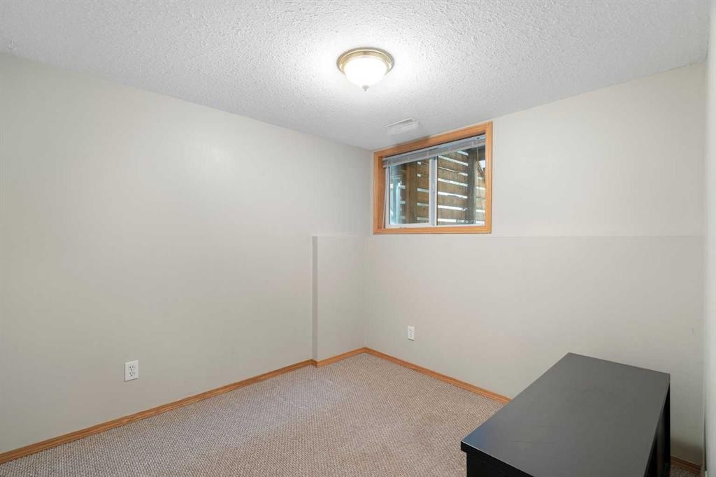 622 3 Street, Strathmore, AB - Indoor Photo Showing Other Room