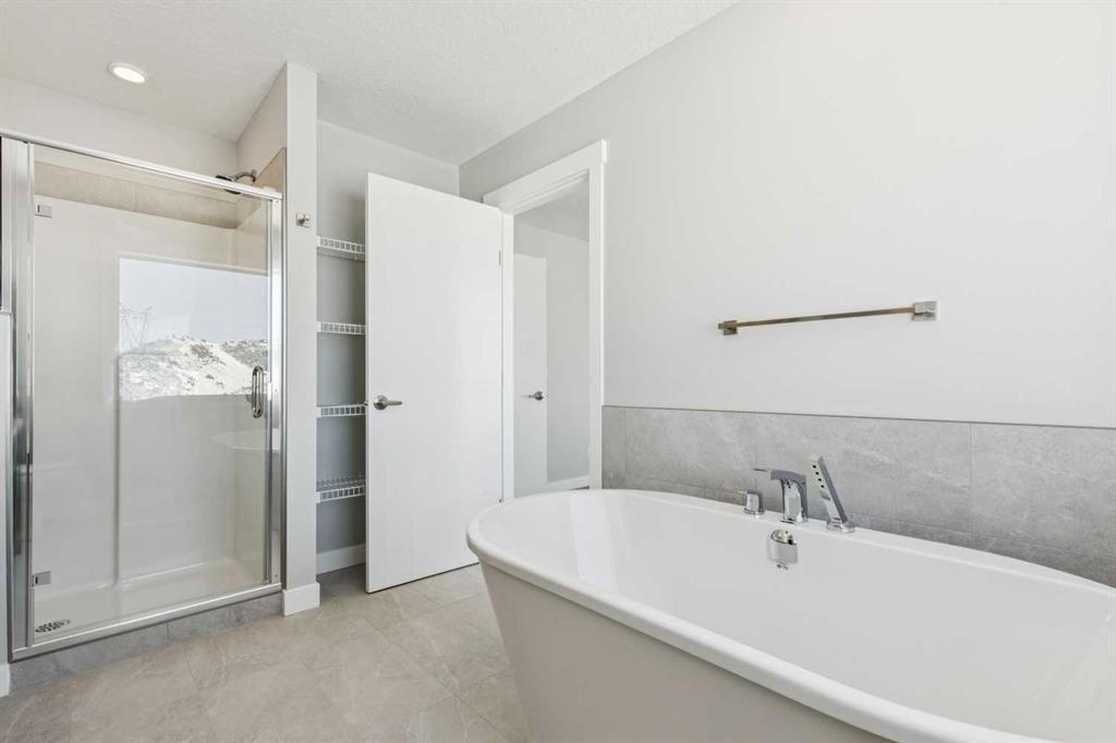 12 Willow Park Point, Cochrane, AB - Indoor Photo Showing Bathroom