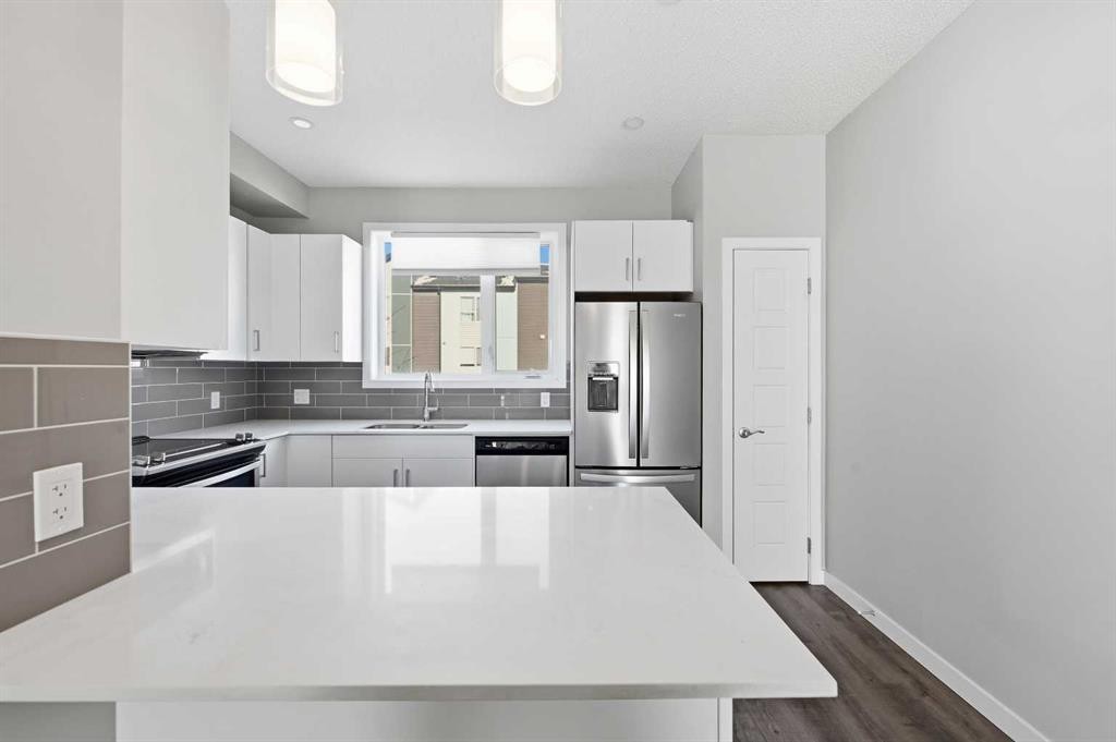125-301 Redstone Boulevard Ne, Calgary, AB - Indoor Photo Showing Kitchen