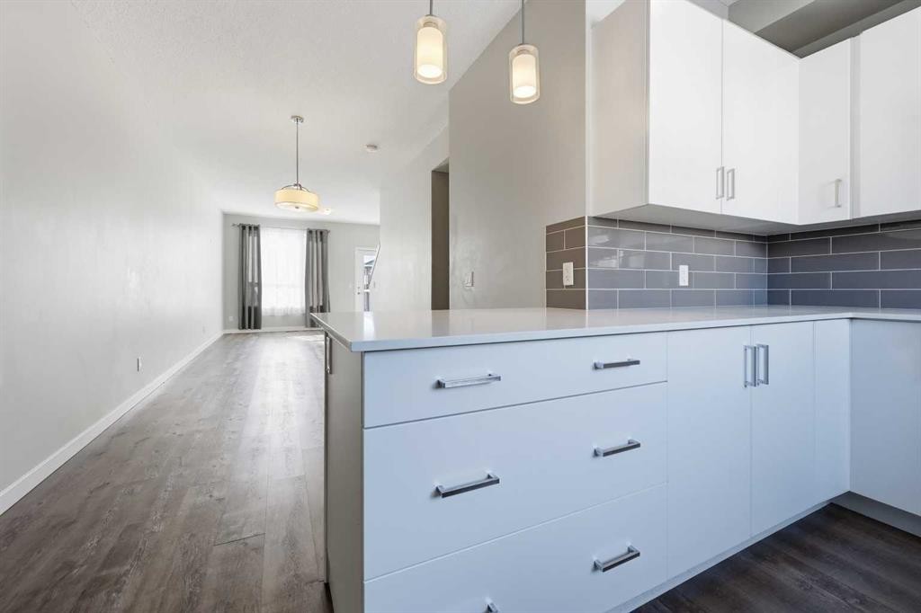 125-301 Redstone Boulevard Ne, Calgary, AB - Indoor