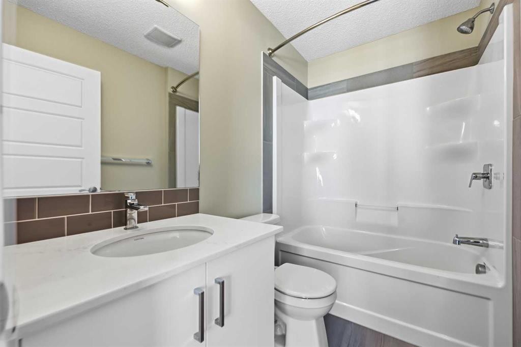 125-301 Redstone Boulevard Ne, Calgary, AB - Indoor Photo Showing Bathroom
