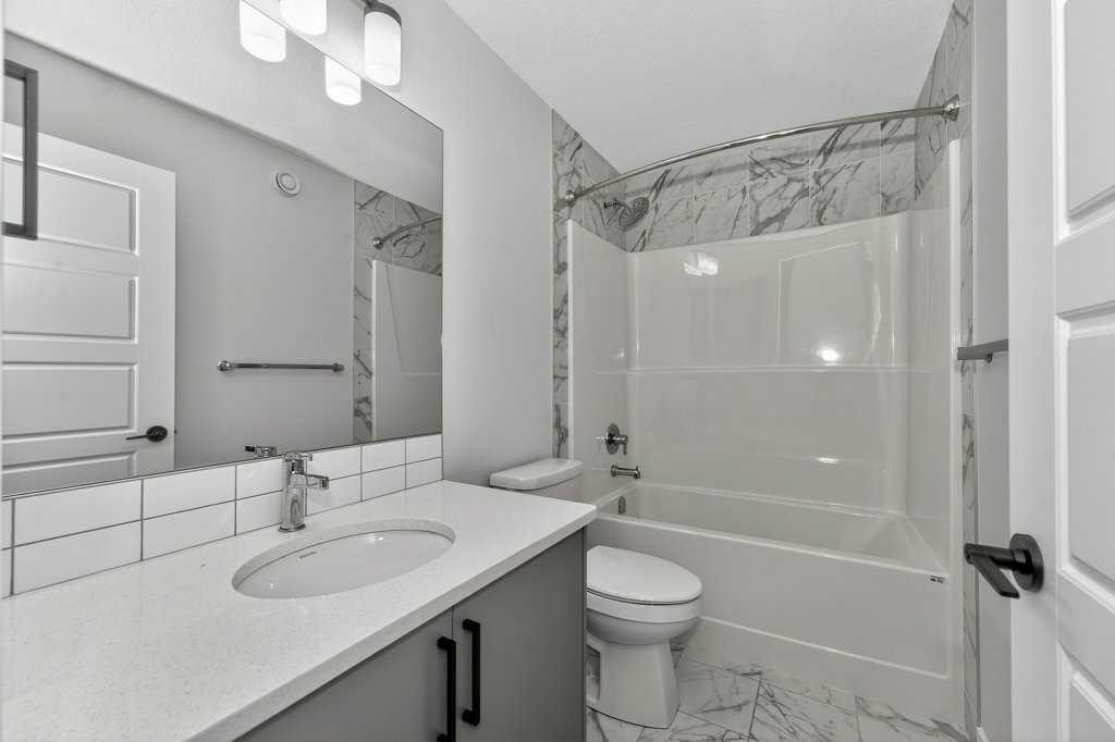 268 Cornerbrook Road Ne, Calgary, AB - Indoor Photo Showing Bathroom