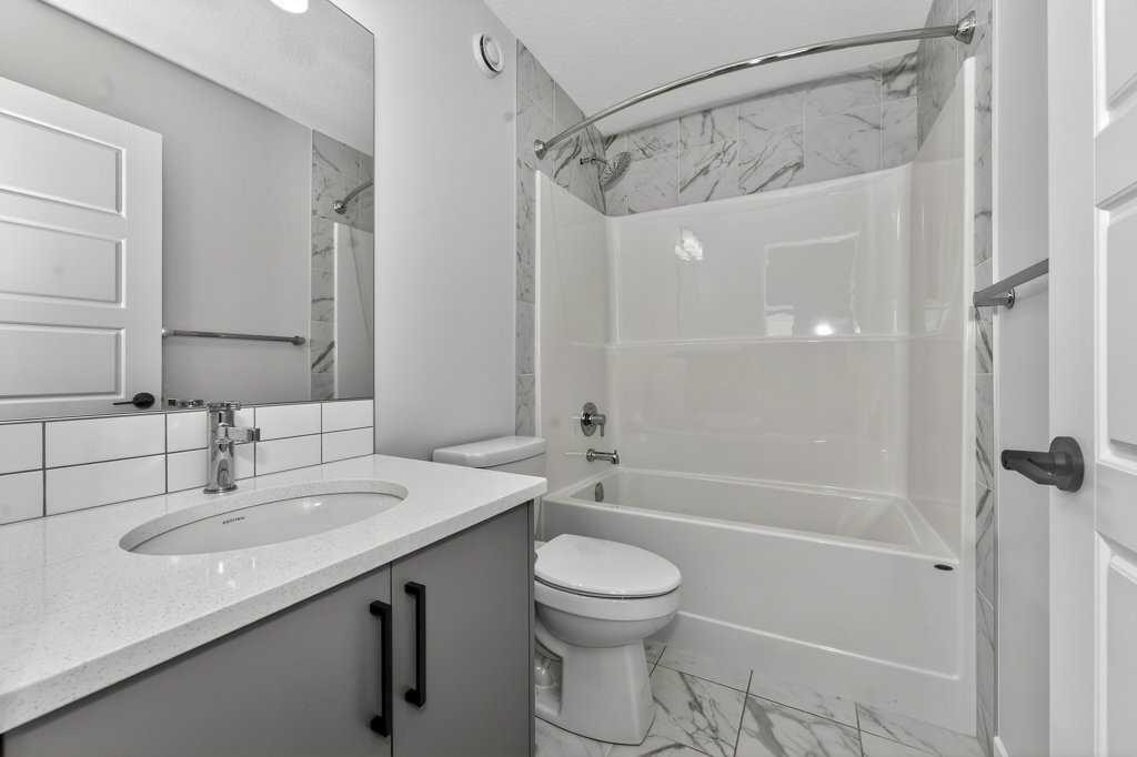 268 Cornerbrook Road Ne, Calgary, AB - Indoor Photo Showing Bathroom