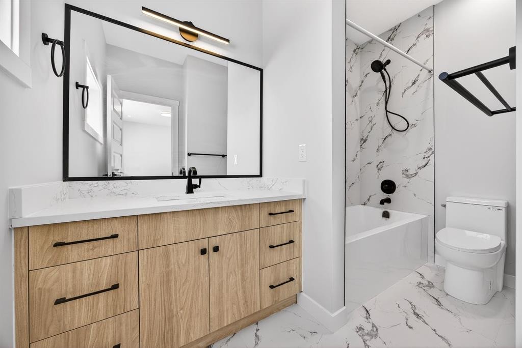 3426 Victory Way, Olds, AB - Indoor Photo Showing Bathroom