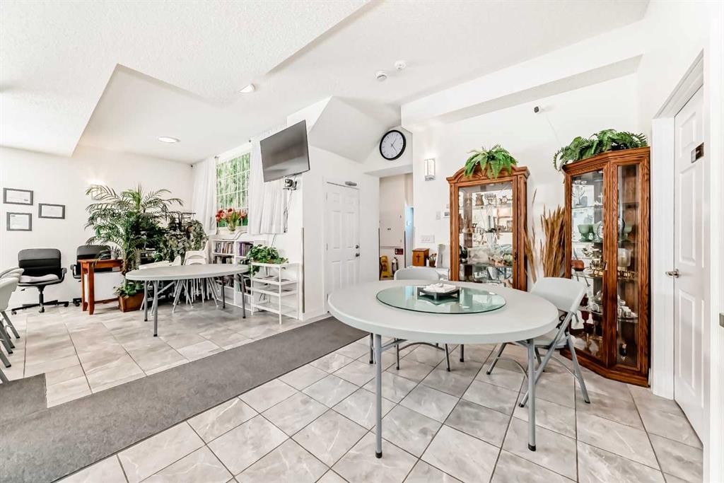 1810 10 Avenue Ne, Calgary, AB