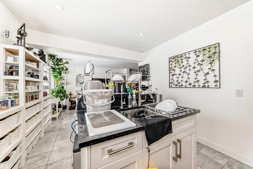 1810 10 Avenue Ne, Calgary, AB