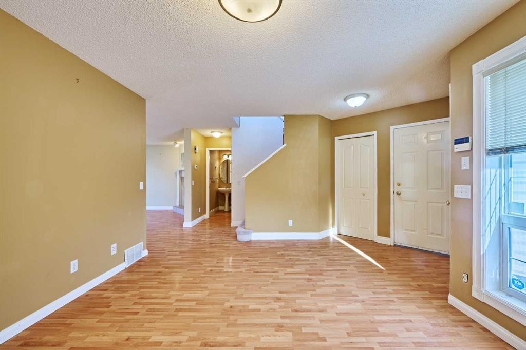 215 Coventry Green Ne, Calgary, AB - Indoor Photo Showing Other Room