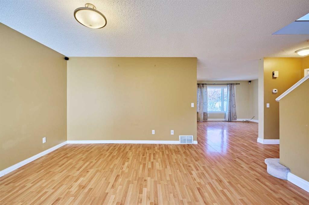 215 Coventry Green Ne, Calgary, AB - Indoor Photo Showing Other Room