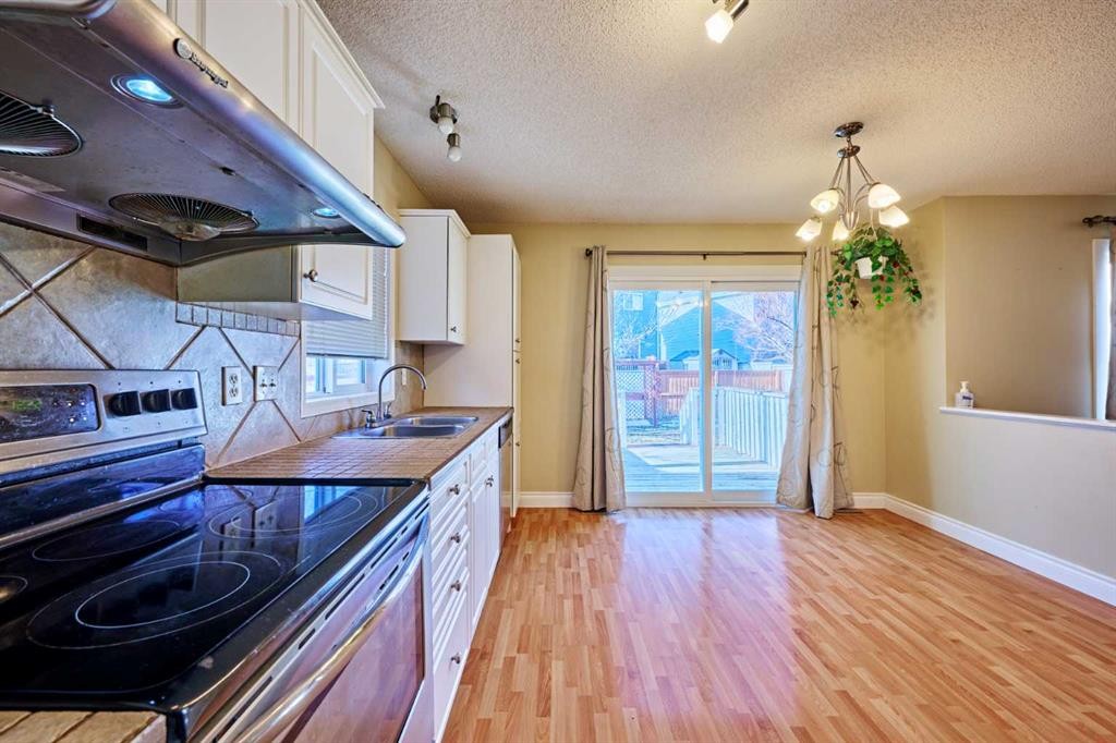 215 Coventry Green Ne, Calgary, AB - Indoor Photo Showing Kitchen With Double Sink