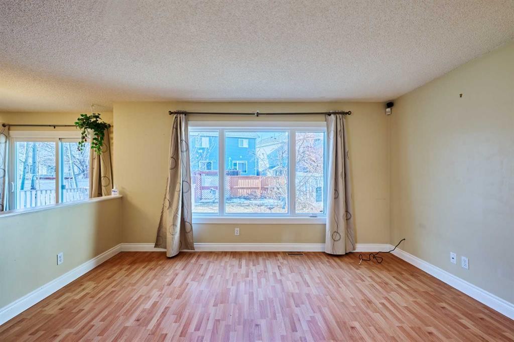 215 Coventry Green Ne, Calgary, AB - Indoor Photo Showing Other Room