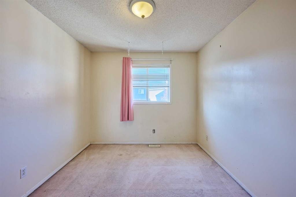 215 Coventry Green Ne, Calgary, AB - Indoor Photo Showing Other Room