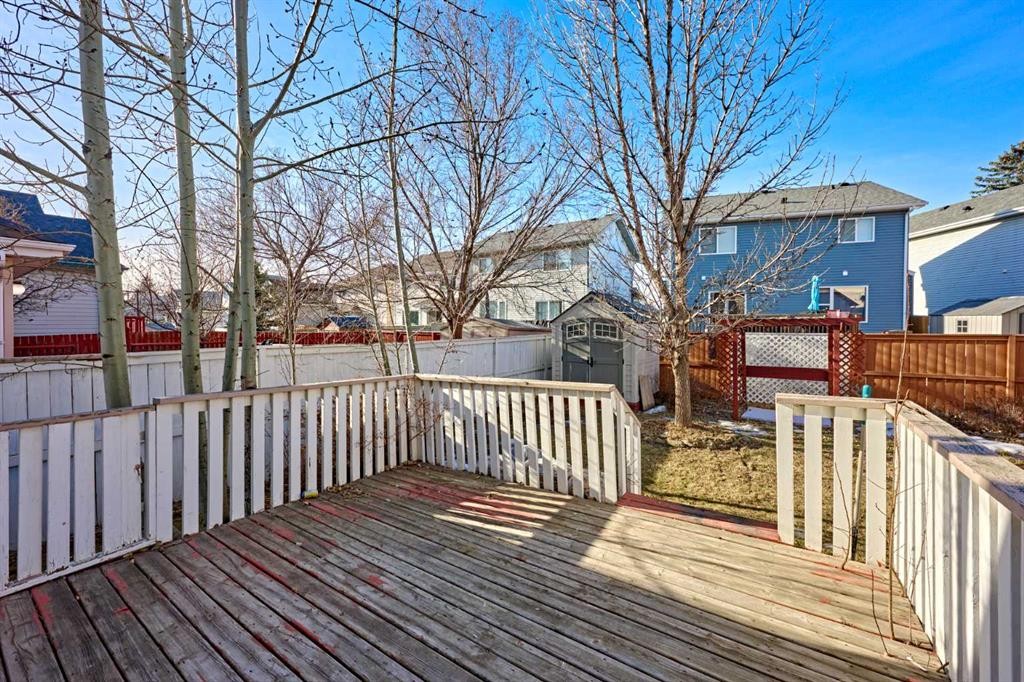 215 Coventry Green Ne, Calgary, AB - Outdoor