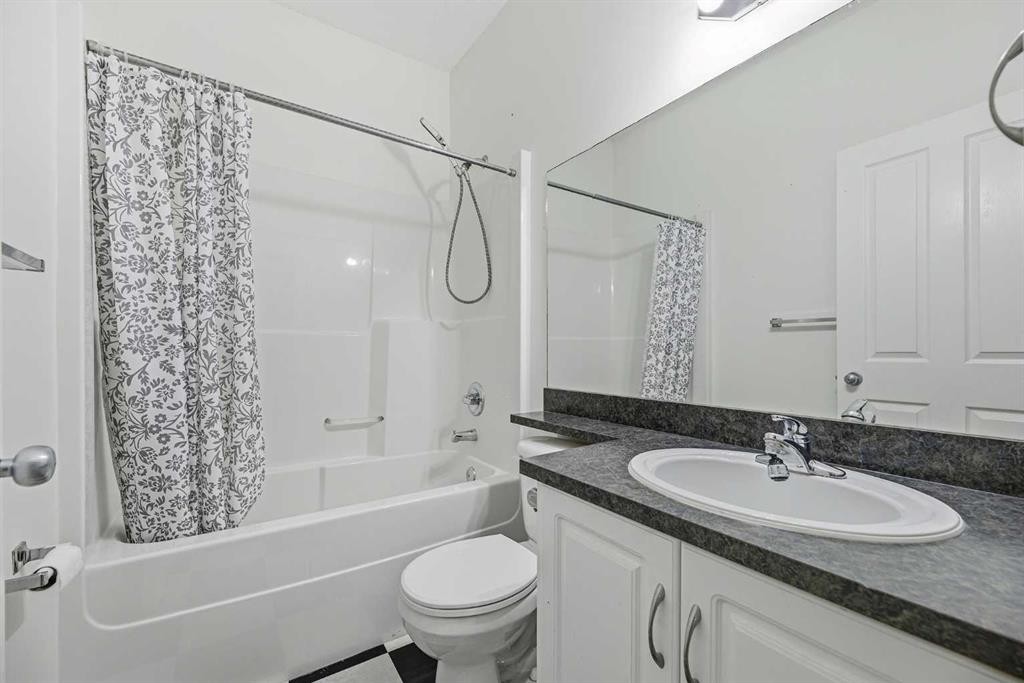 145 Covebrook Close, Calgary, AB - Indoor Photo Showing Bathroom