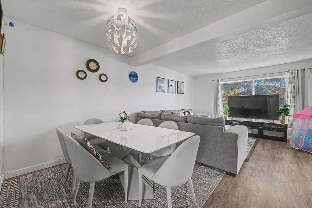 332 Abinger Crescent Ne, Calgary, AB - Indoor