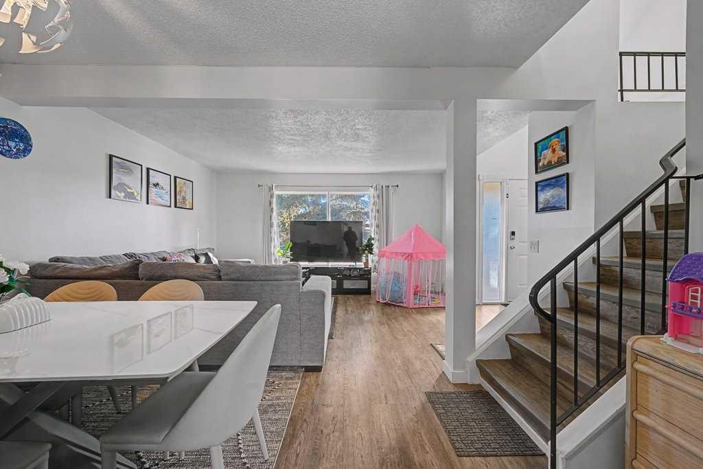 332 Abinger Crescent Ne, Calgary, AB - Indoor