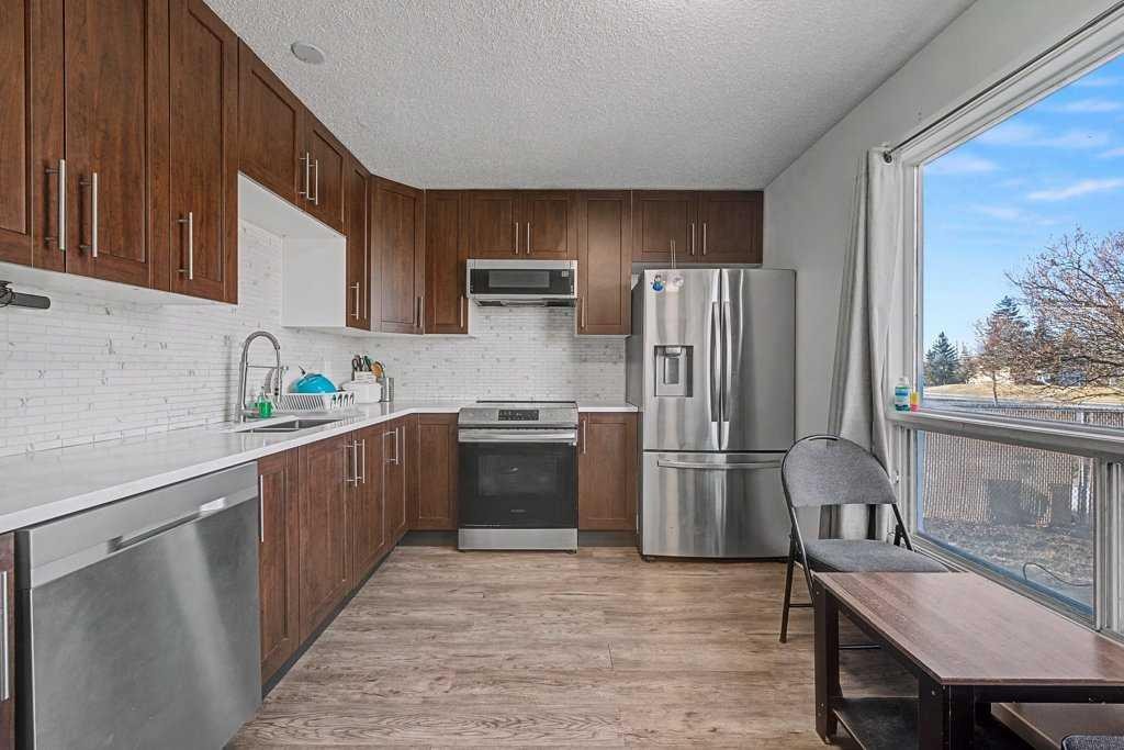 332 Abinger Crescent Ne, Calgary, AB - Indoor Photo Showing Kitchen With Stainless Steel Kitchen With Upgraded Kitchen