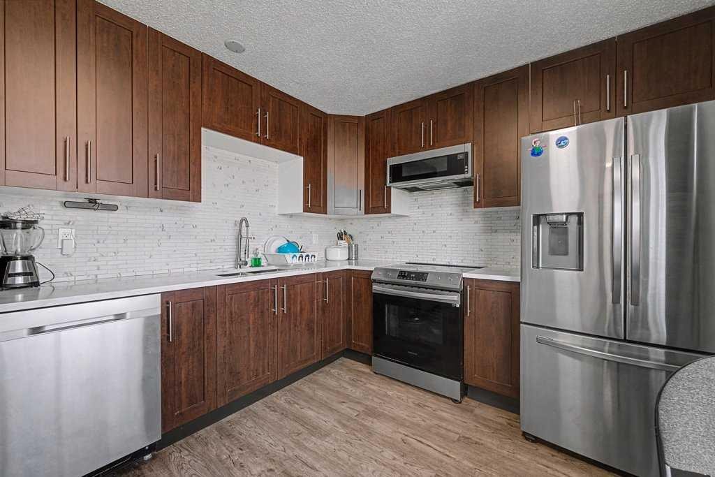 332 Abinger Crescent Ne, Calgary, AB - Indoor Photo Showing Kitchen With Stainless Steel Kitchen