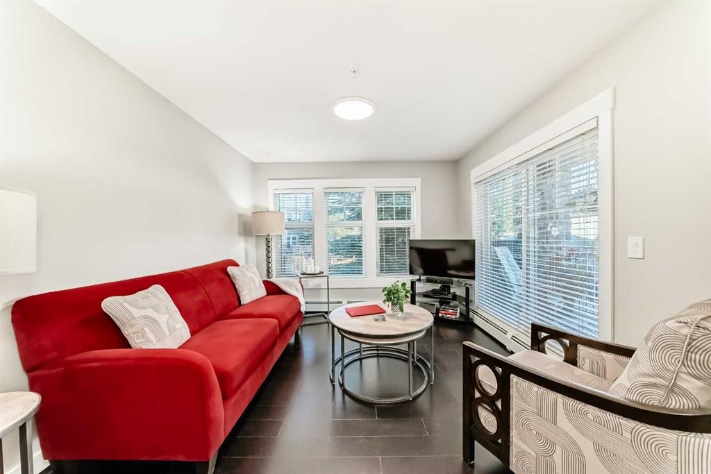 2103-11 Mahogany Row Se, Calgary, AB - Indoor Photo Showing Living Room