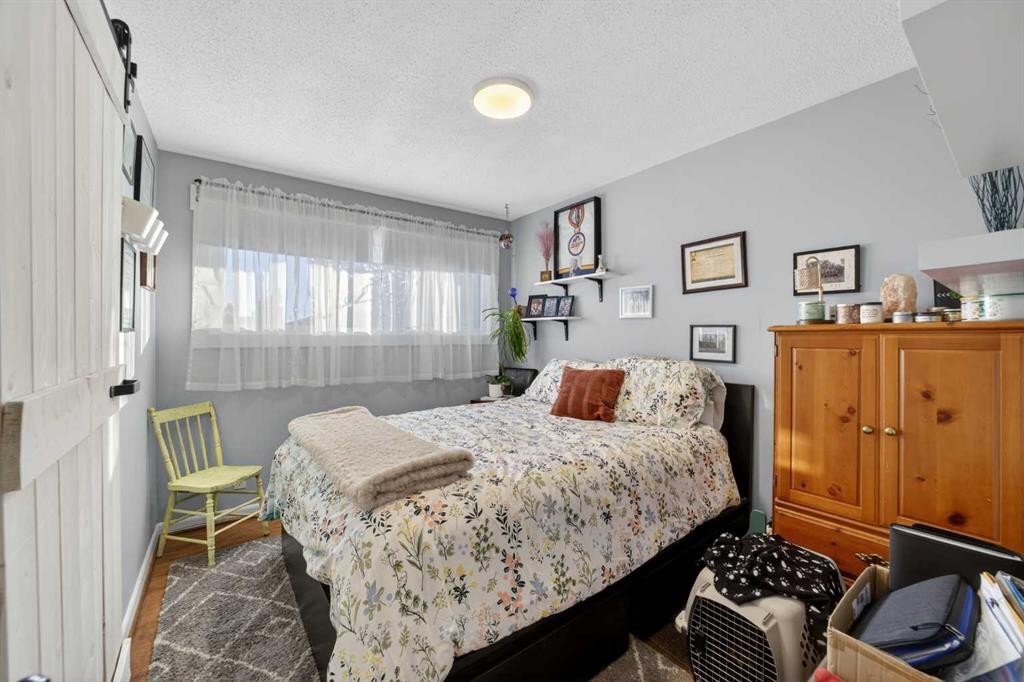 2110 16 Avenue, Didsbury, AB - Indoor Photo Showing Bedroom