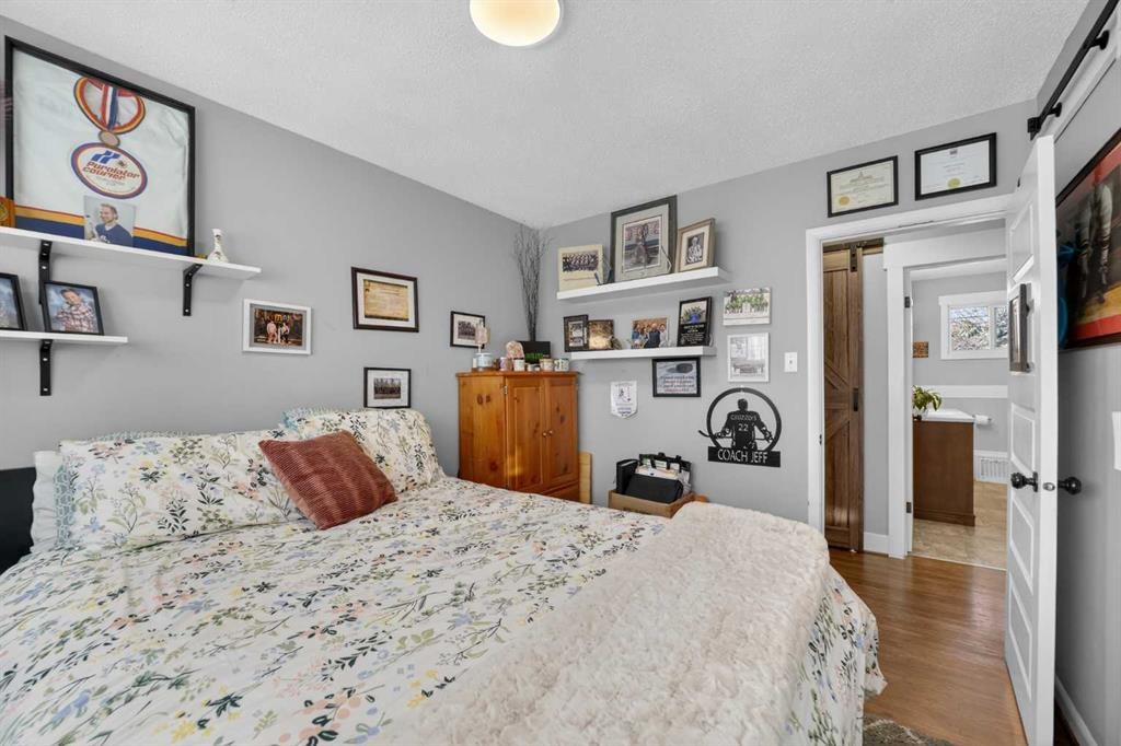 2110 16 Avenue, Didsbury, AB - Indoor Photo Showing Bedroom