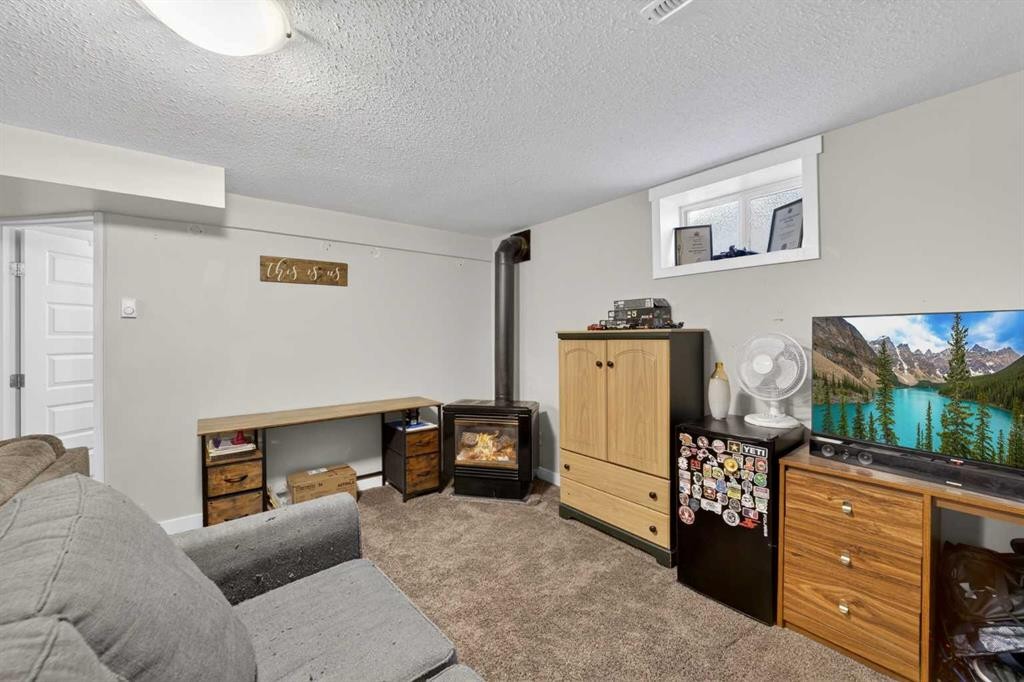 2110 16 Avenue, Didsbury, AB - Indoor