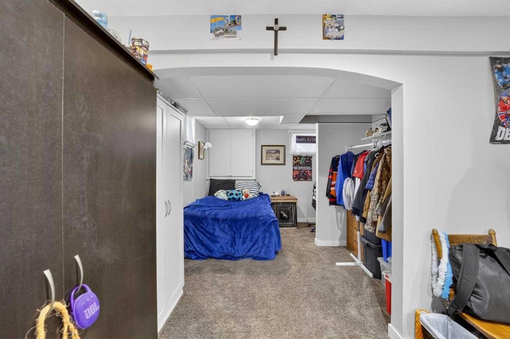 2110 16 Avenue, Didsbury, AB - Indoor