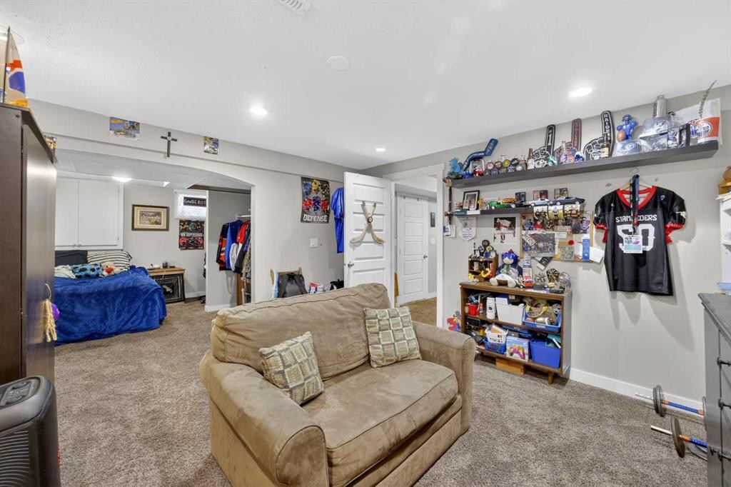 2110 16 Avenue, Didsbury, AB - Indoor