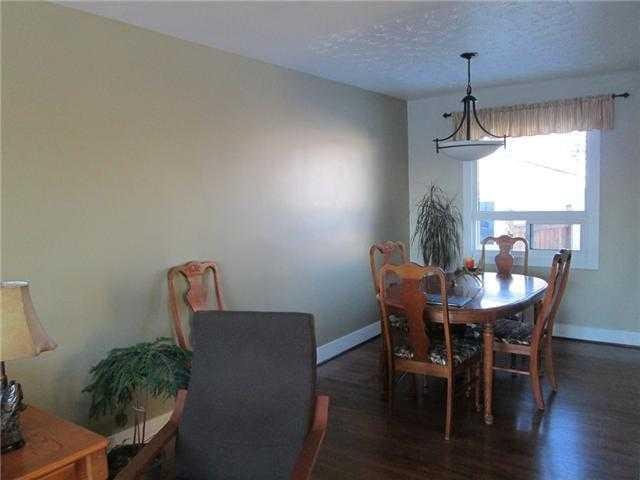2110 16 Avenue, Didsbury, AB - Indoor Photo Showing Dining Room