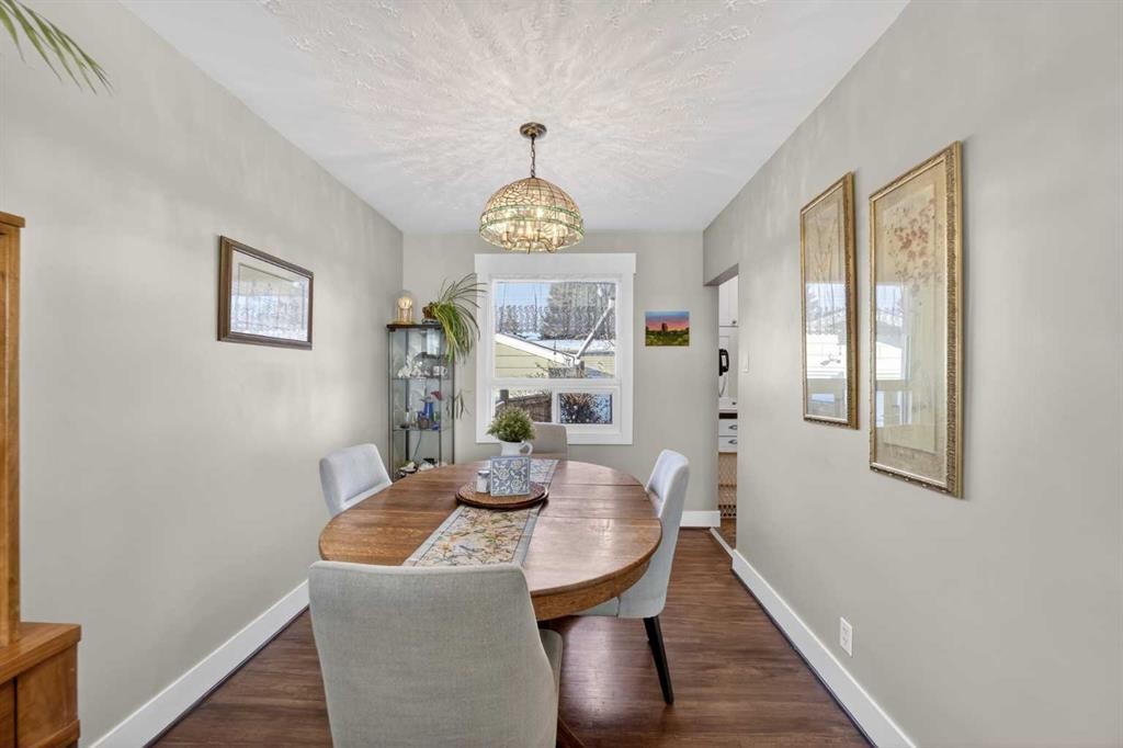 2110 16 Avenue, Didsbury, AB - Indoor Photo Showing Dining Room