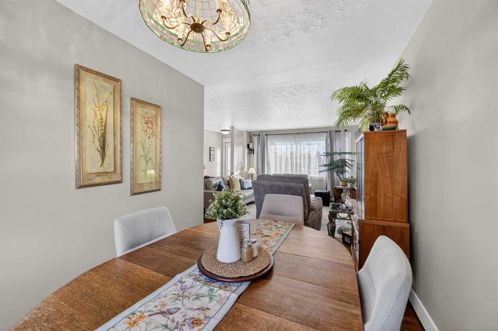 2110 16 Avenue, Didsbury, AB - Indoor Photo Showing Dining Room