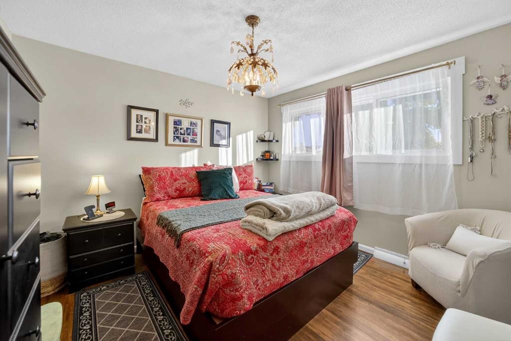 2110 16 Avenue, Didsbury, AB - Indoor Photo Showing Bedroom