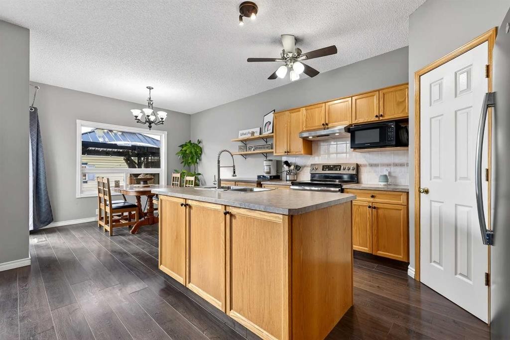 1153 Prestwick Circle Se, Calgary, AB - Indoor Photo Showing Kitchen