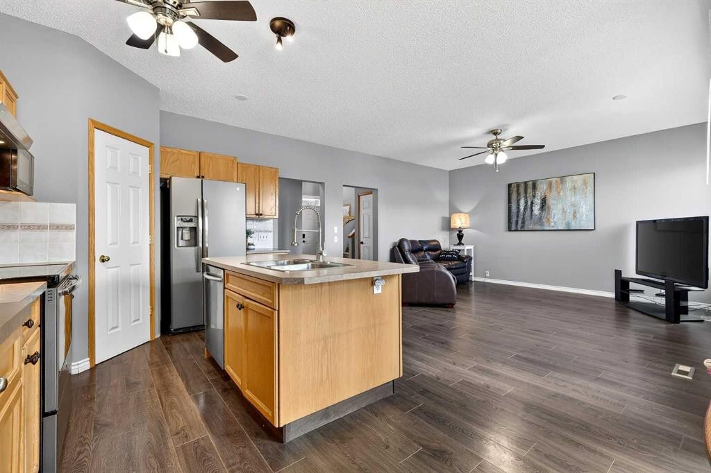 1153 Prestwick Circle Se, Calgary, AB - Indoor Photo Showing Kitchen