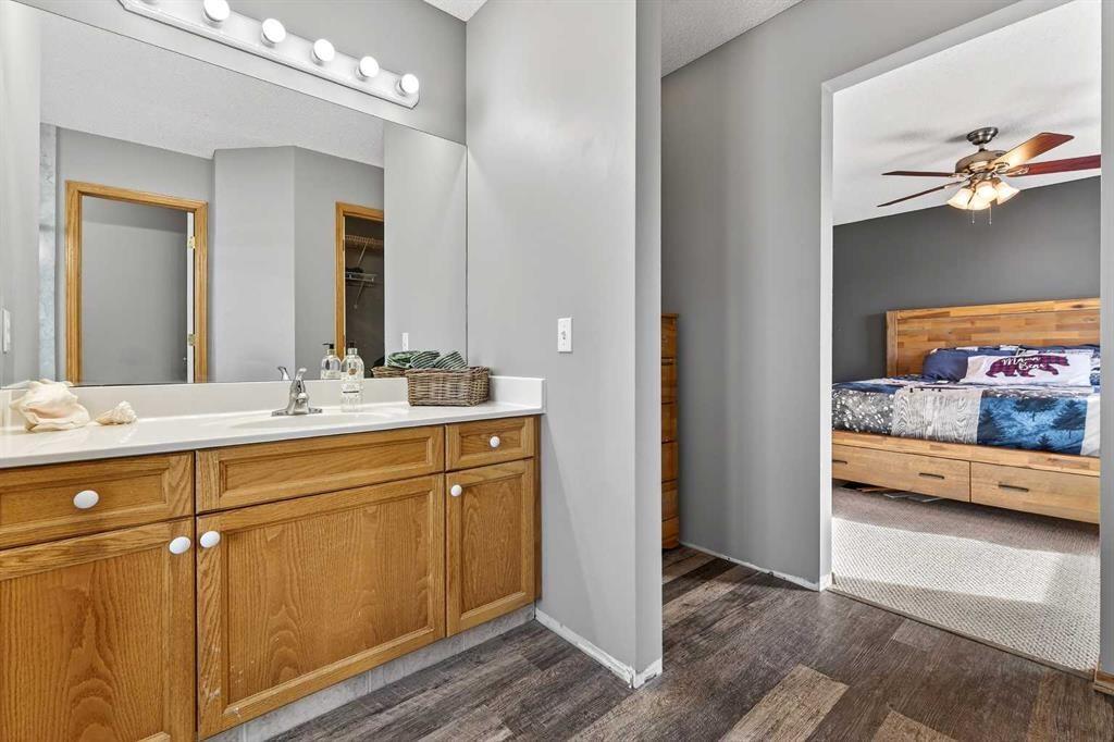 1153 Prestwick Circle Se, Calgary, AB - Indoor Photo Showing Bathroom