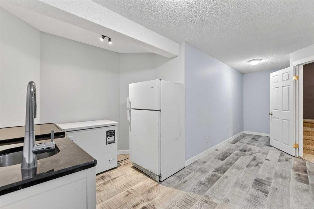 1153 Prestwick Circle Se, Calgary, AB - Indoor