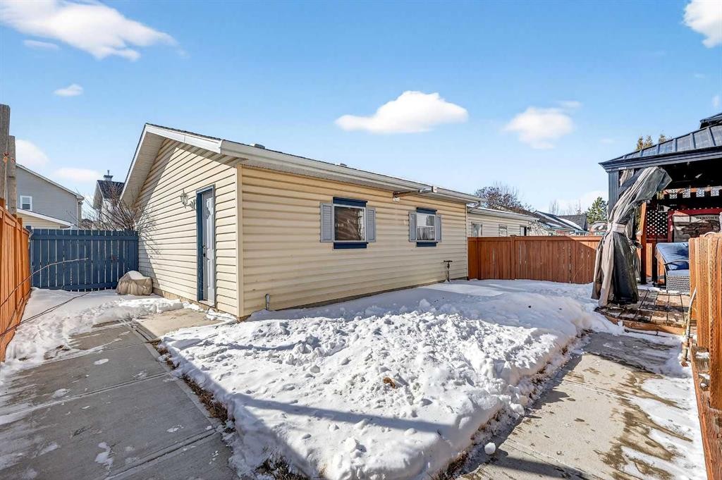 1153 Prestwick Circle Se, Calgary, AB - Outdoor