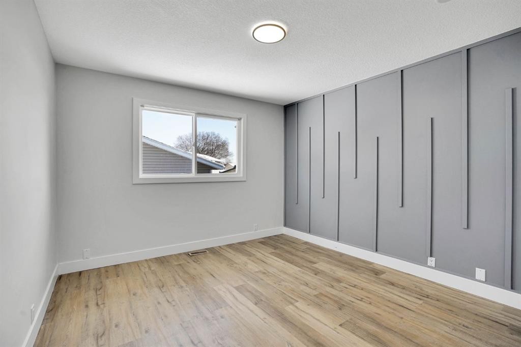 363 Templeside Circle Ne, Calgary, AB - Indoor Photo Showing Other Room