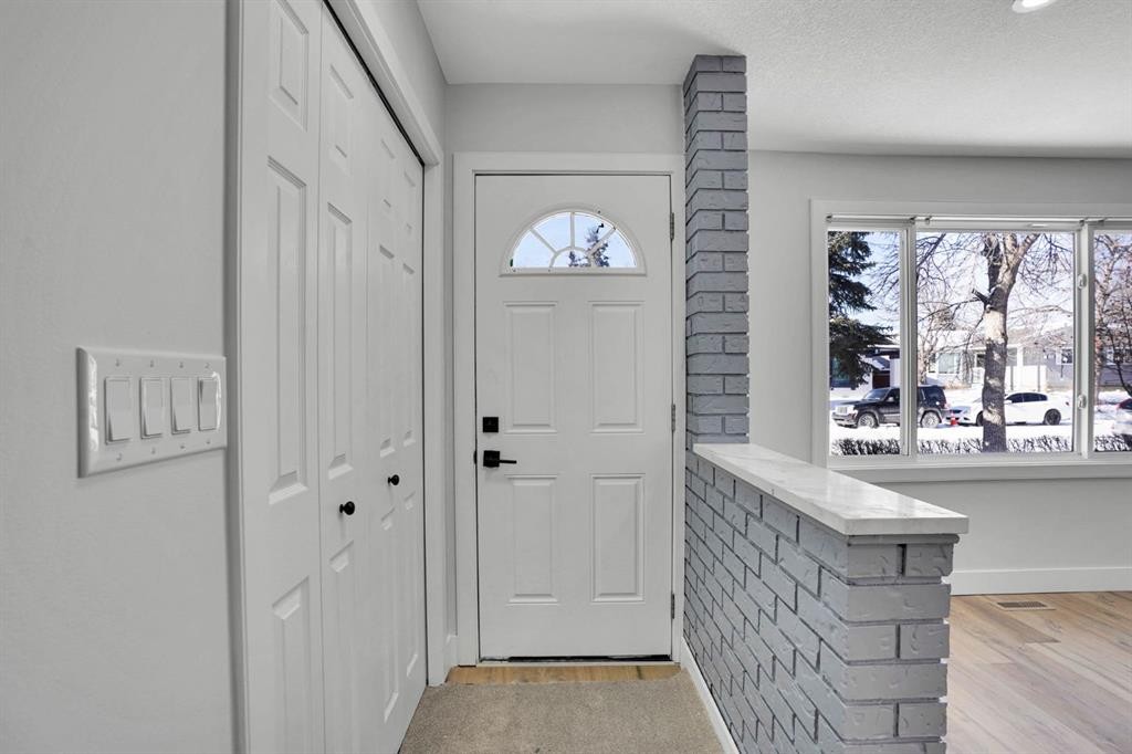 363 Templeside Circle Ne, Calgary, AB - Indoor Photo Showing Other Room